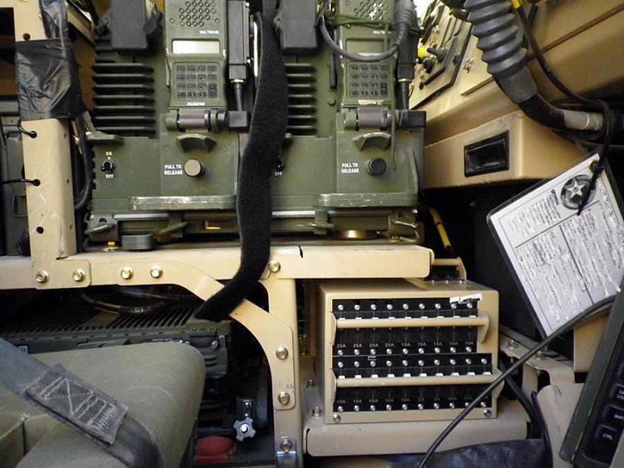 Интерьер Oshkosh M-ATV 2009 года  (фото 258 из 676)